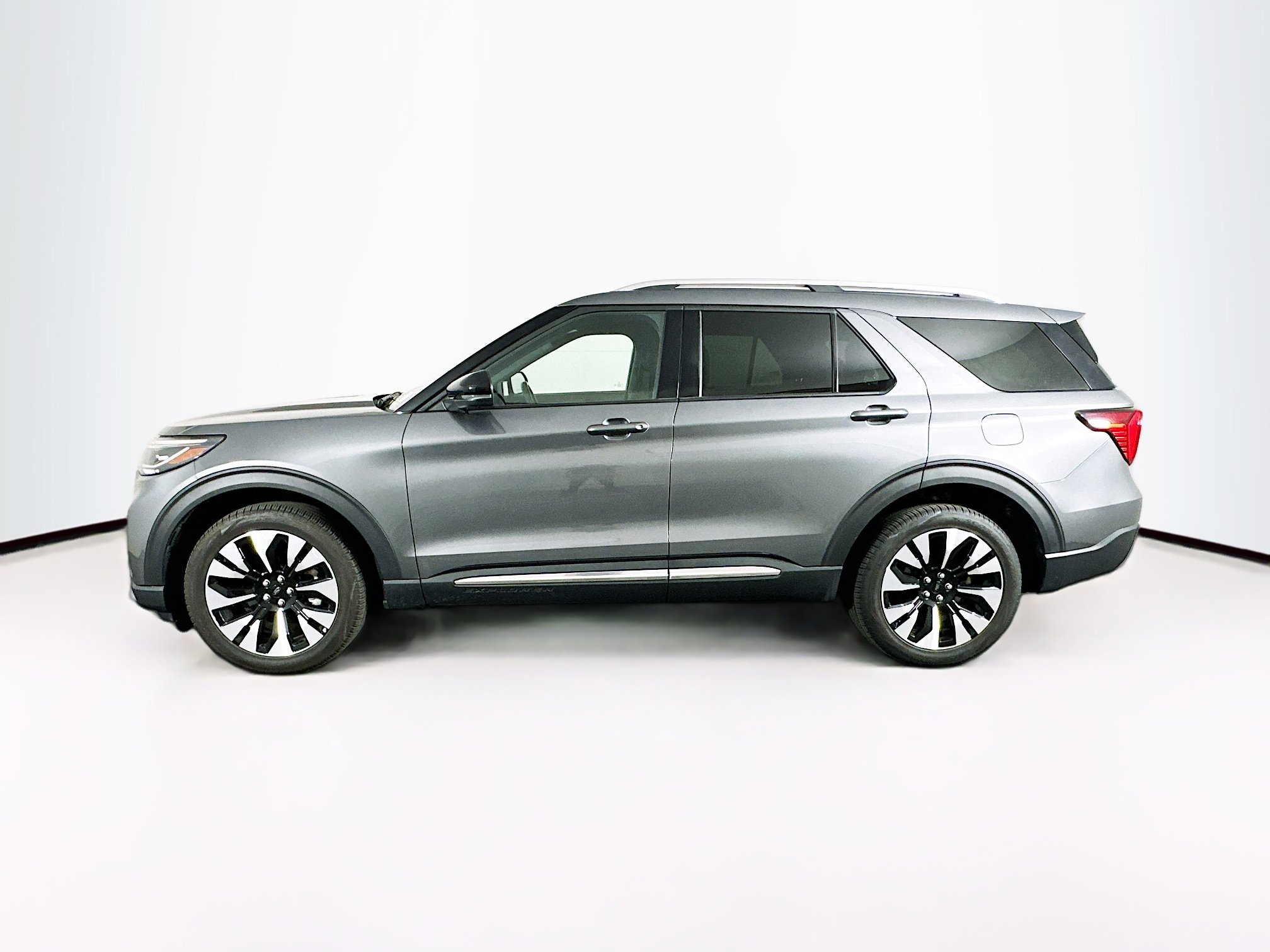 Used 2025 Ford Explorer Platinum w/ LUX Leather Package image 4