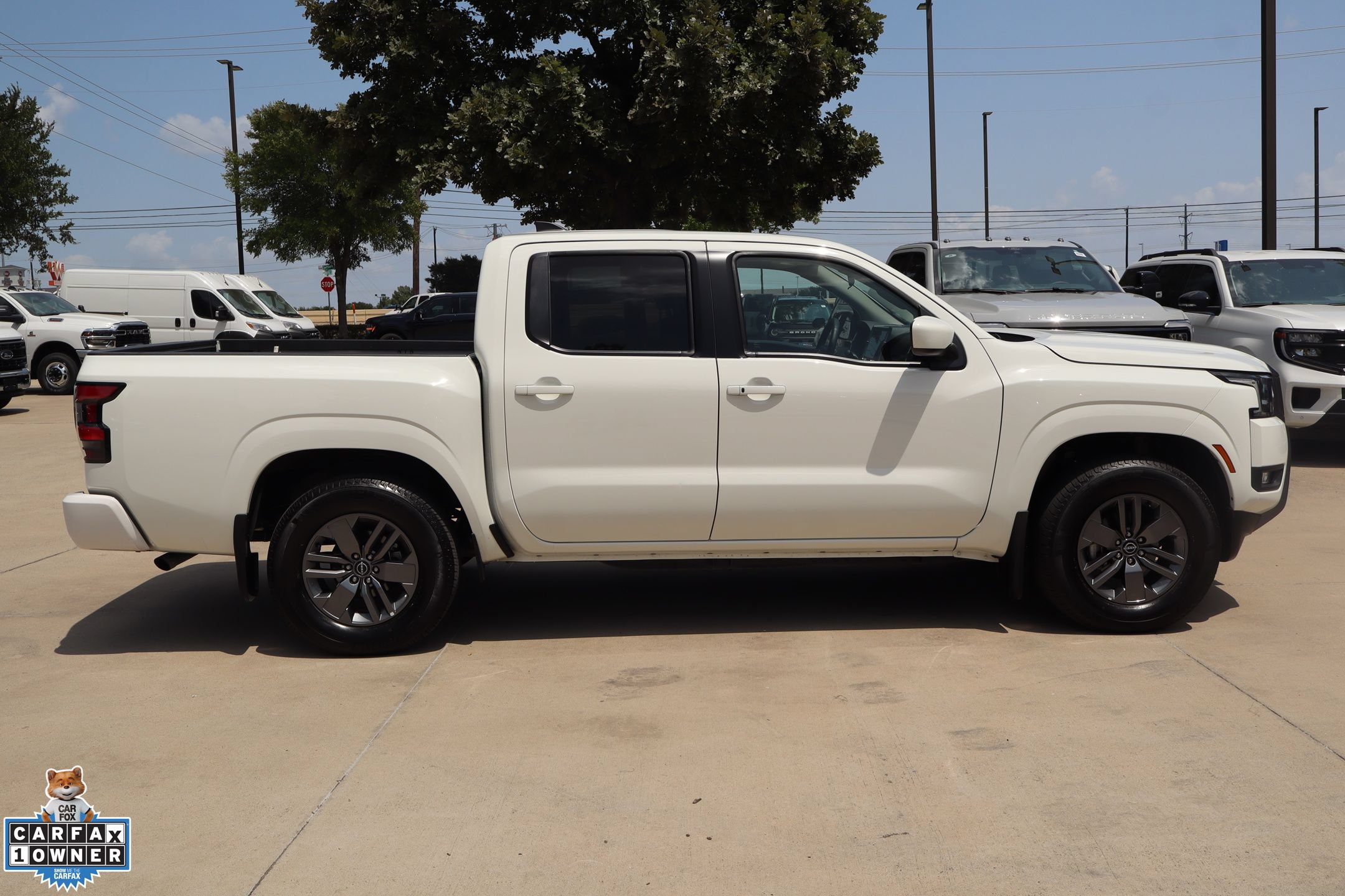 Used 2025 Nissan Frontier SV w/ SV Convenience Package RWD image 2