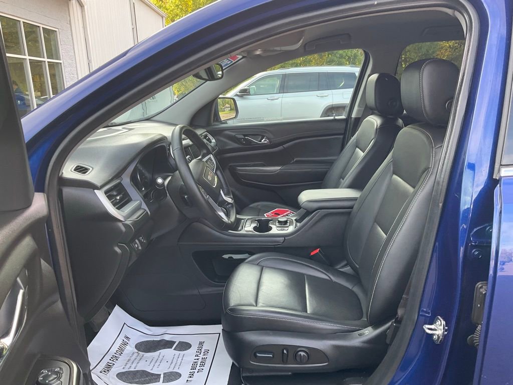 Used 2023 GMC Acadia SLT image 2