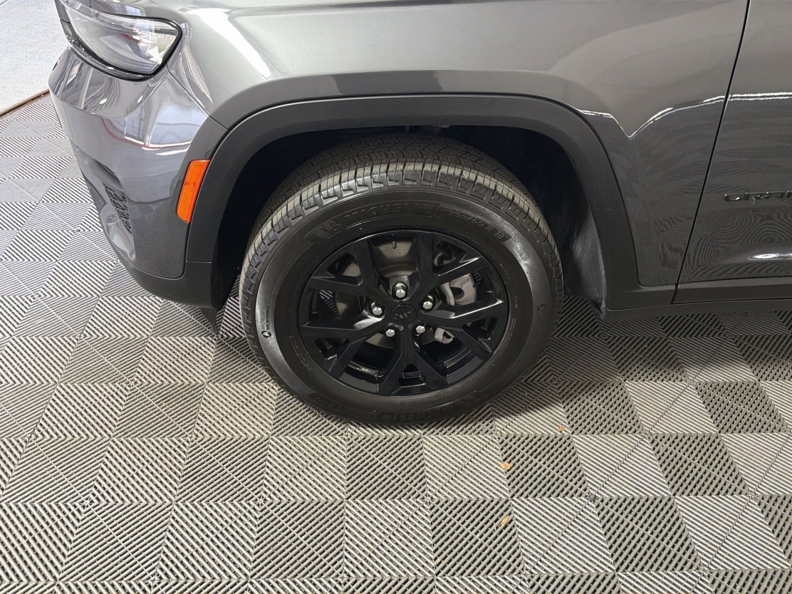 Used 2025 Jeep Grand Cherokee Altitude image 12