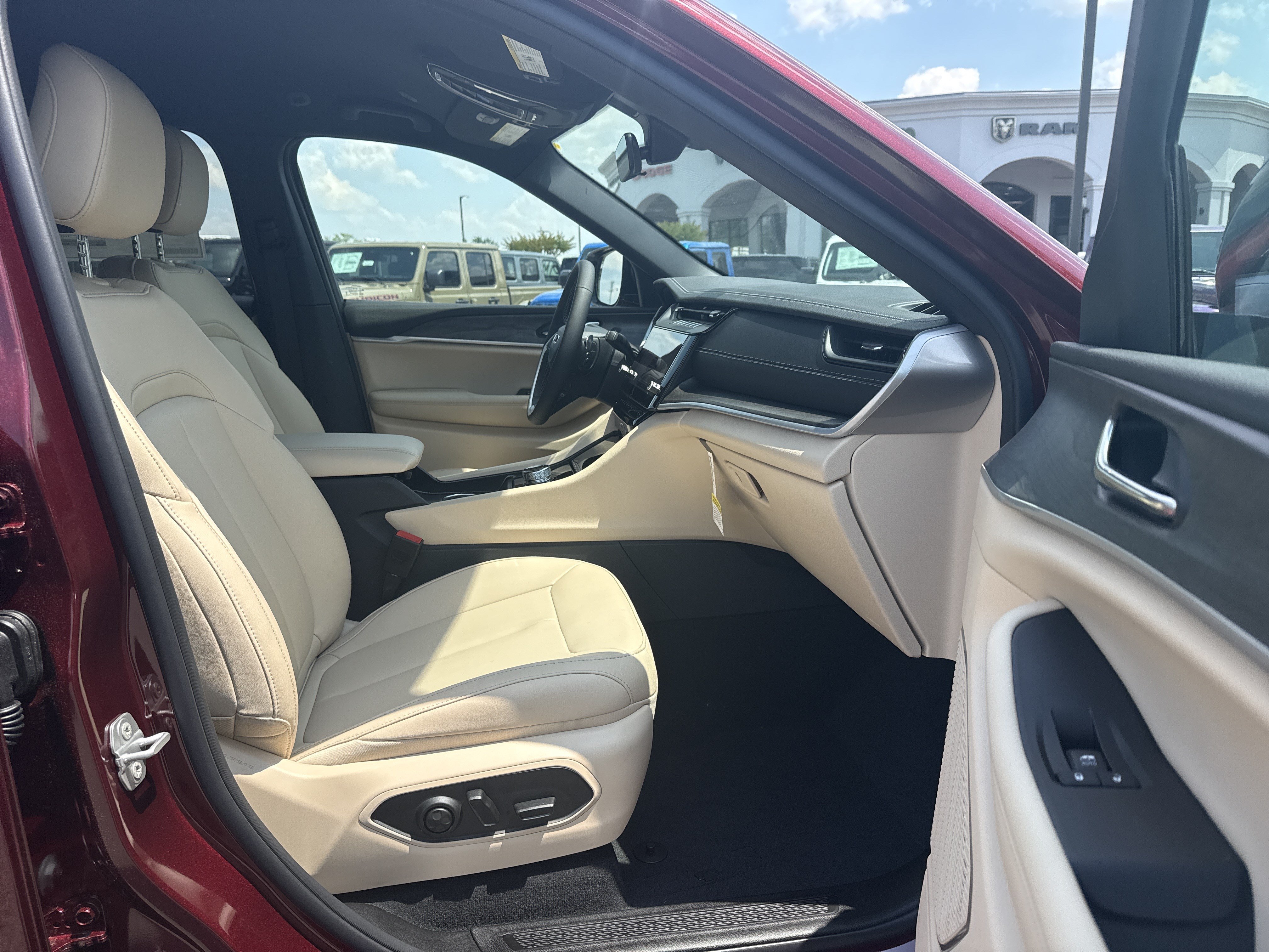 New 2026 Jeep Grand Cherokee Limited AWD/4WD image 14