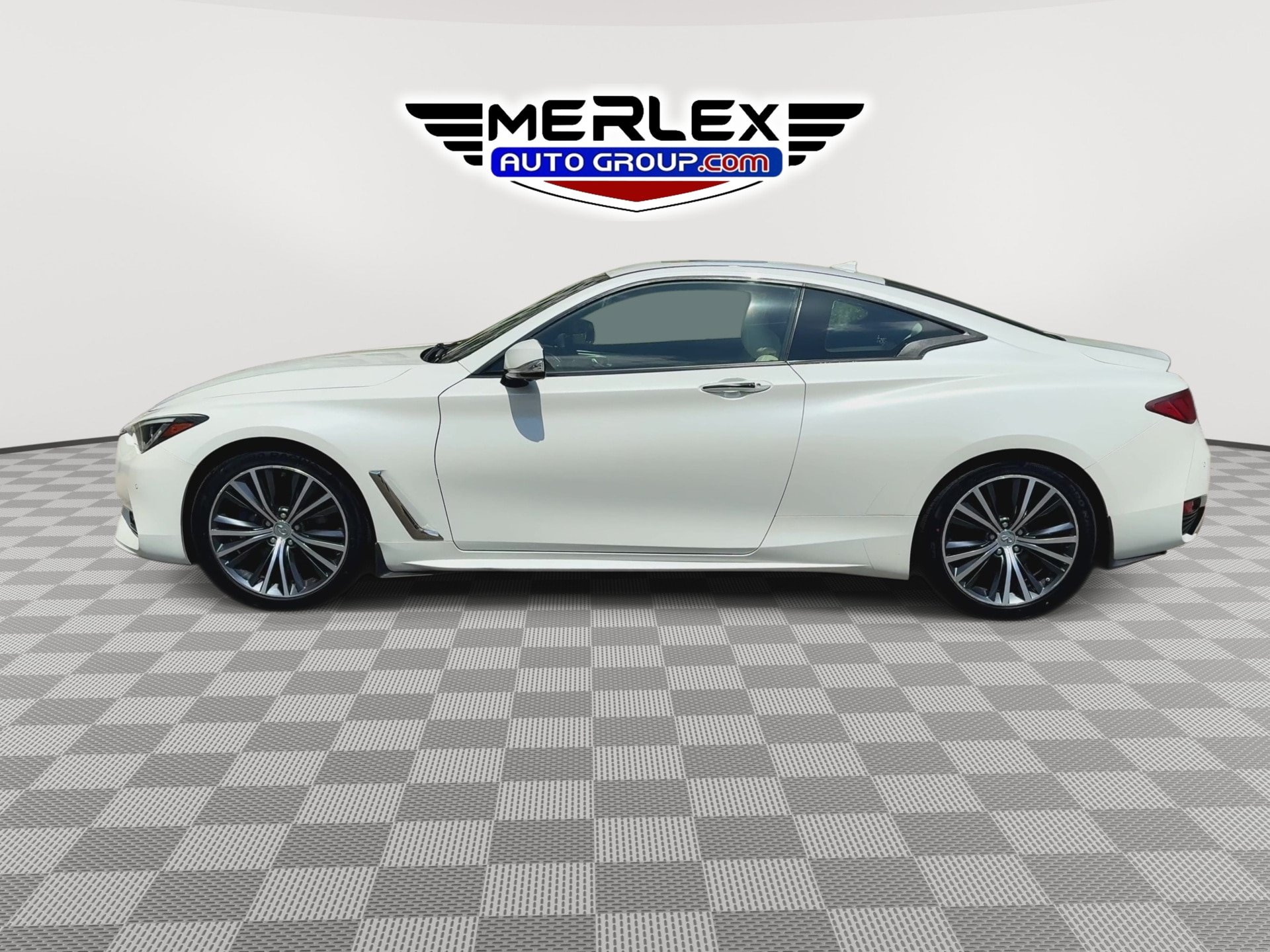 Used 2017 INFINITI Q60 2.0t w/ Premium Plus Package 2.0T AWD/4WD image 5