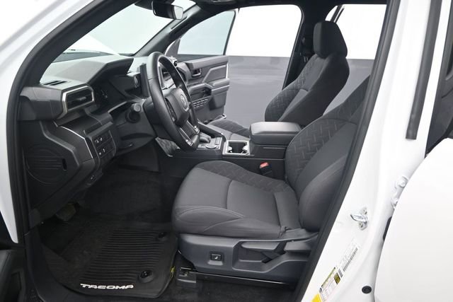 Used 2025 Toyota Tacoma SR5 RWD image 10