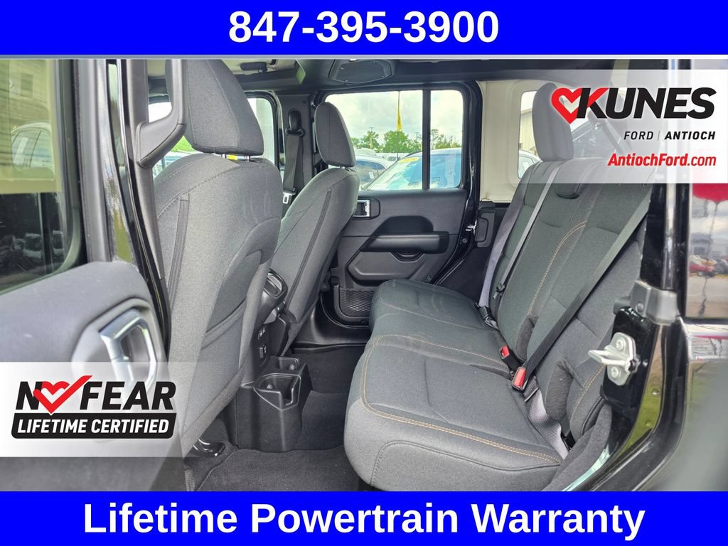 Used 2025 Jeep Wrangler Unlimited Sahara AWD/4WD image 28
