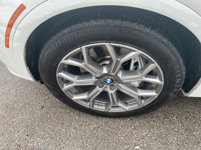 Used 2023 BMW X7 xDrive40i w/ Premium Package image 8