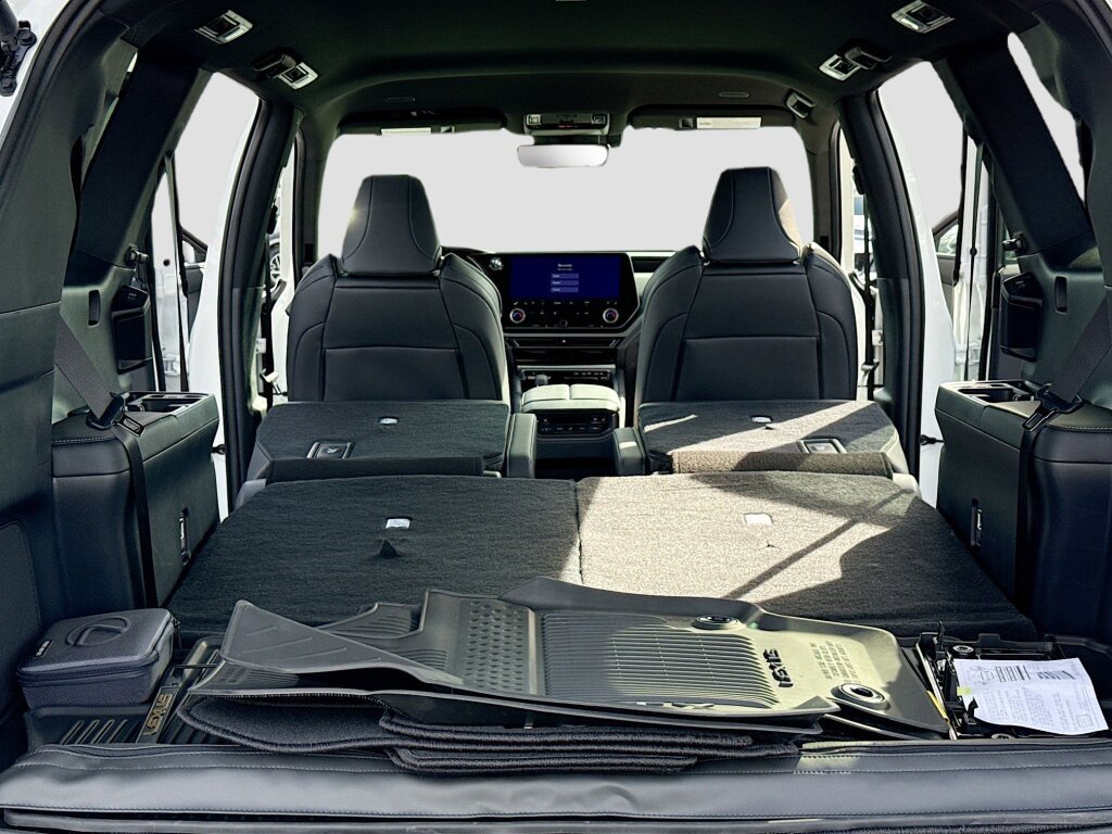 New 2026 Lexus TX 500h AWD image 7