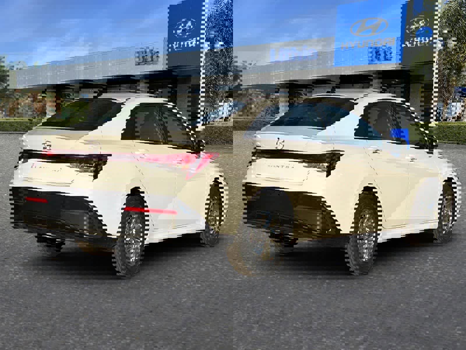 New 2026 Hyundai Elantra SE video 2