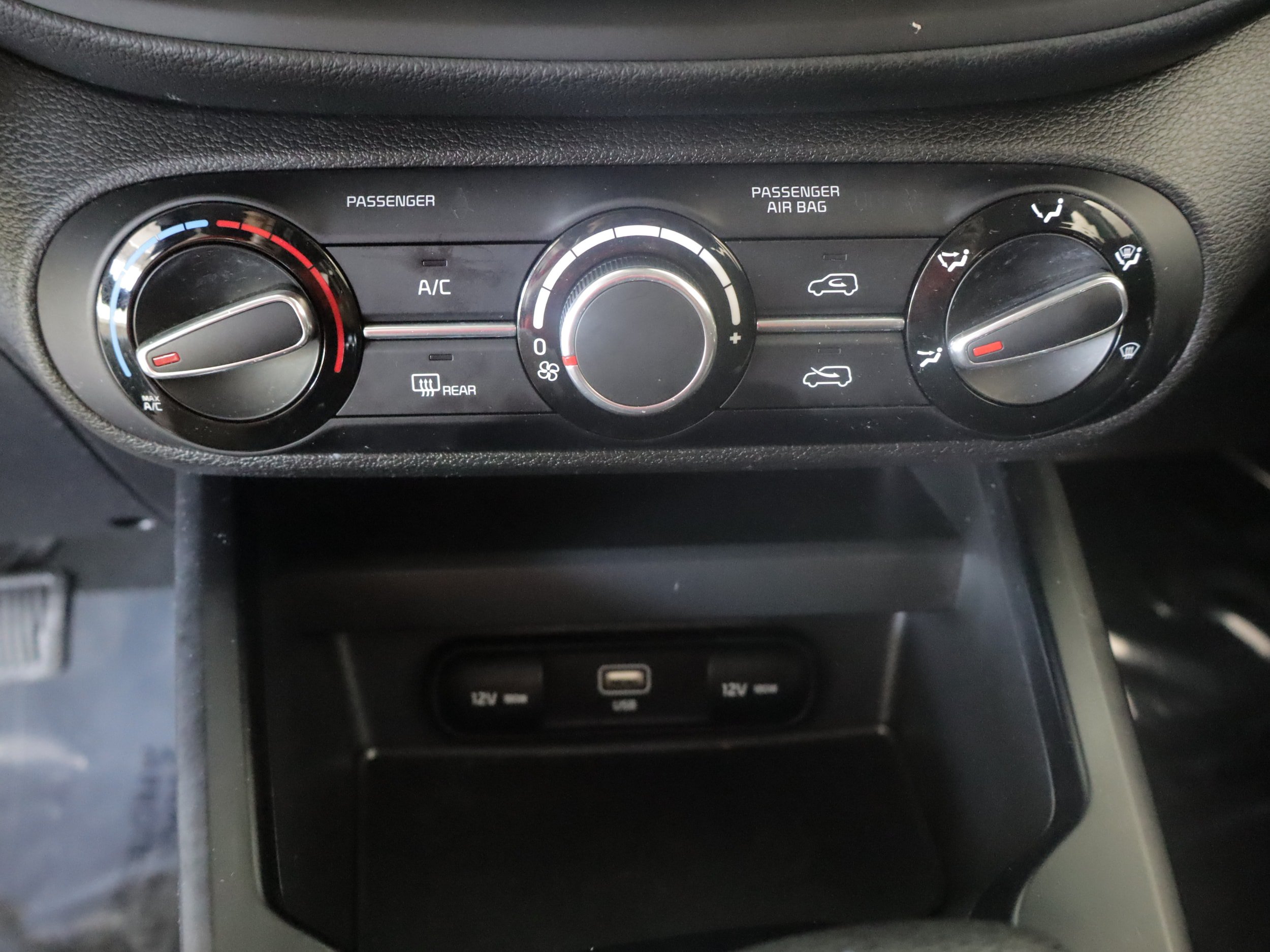 Used 2023 Kia Soul LX w/ LX Technology Package FWD image 12