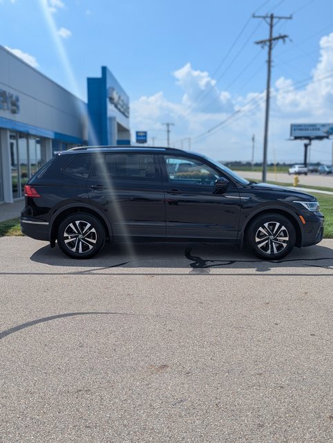 Used 2023 Volkswagen Tiguan S image 3