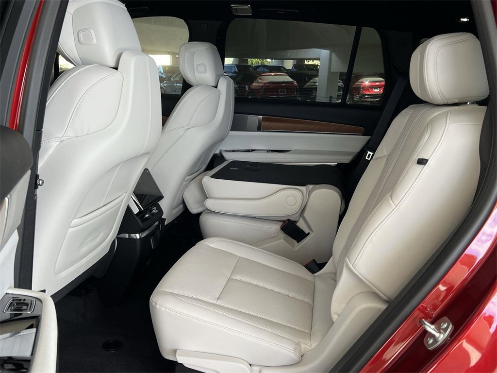 New 2026 Cadillac Vistiq Sport image 28