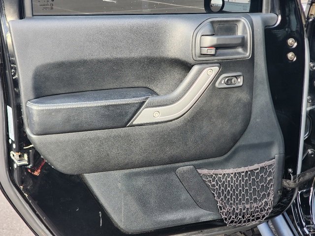 Used 2016 Jeep Wrangler Unlimited Rubicon image 19