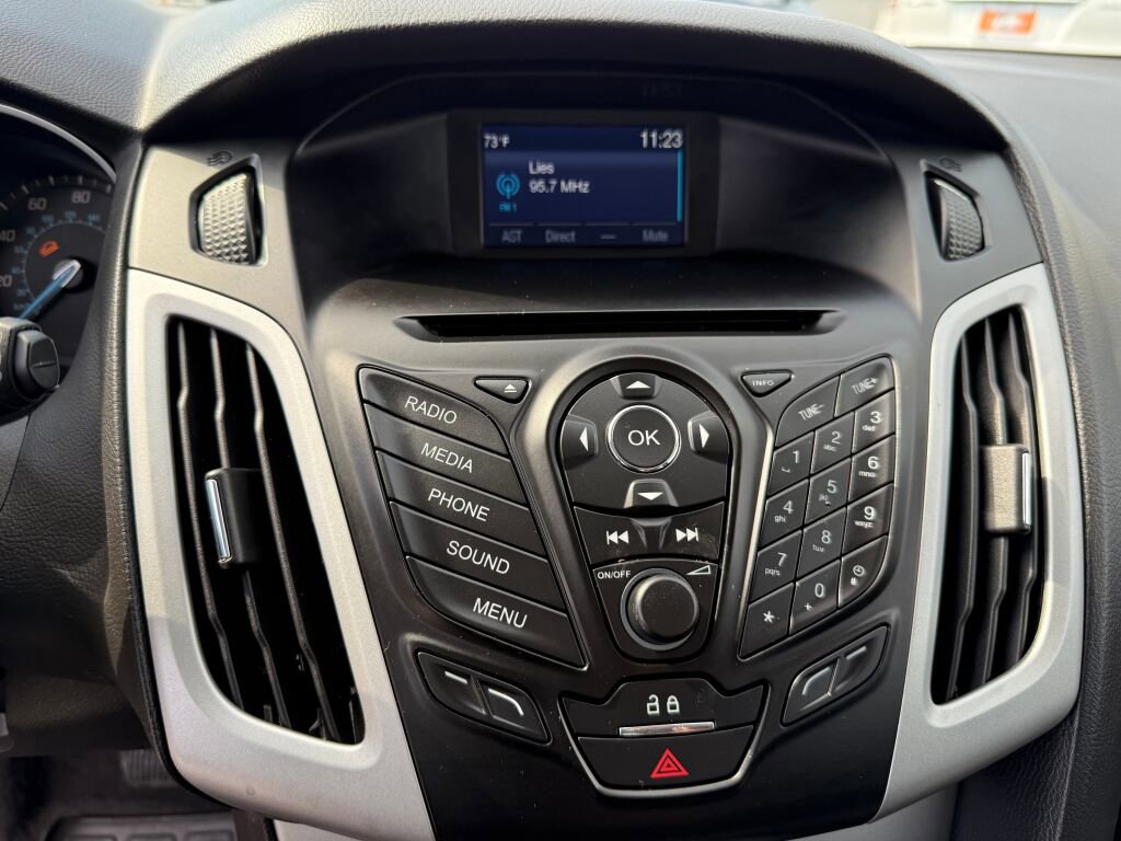 Used 2014 Ford Focus SE w/ SE Winter Package image 16