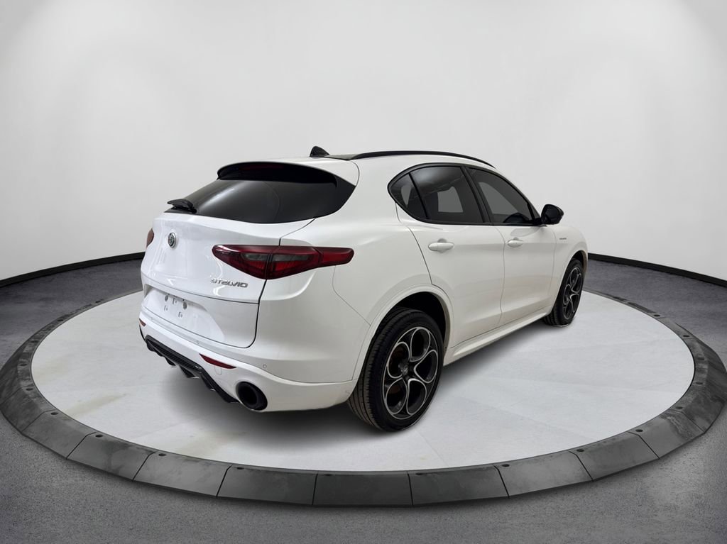 Used 2022 Alfa Romeo Stelvio Veloce AWD/4WD image 5