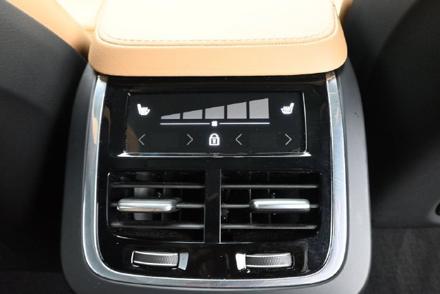 Used 2023 Volvo XC90 B6 Ultimate w/ Protection Package Premier AWD/4WD image 34