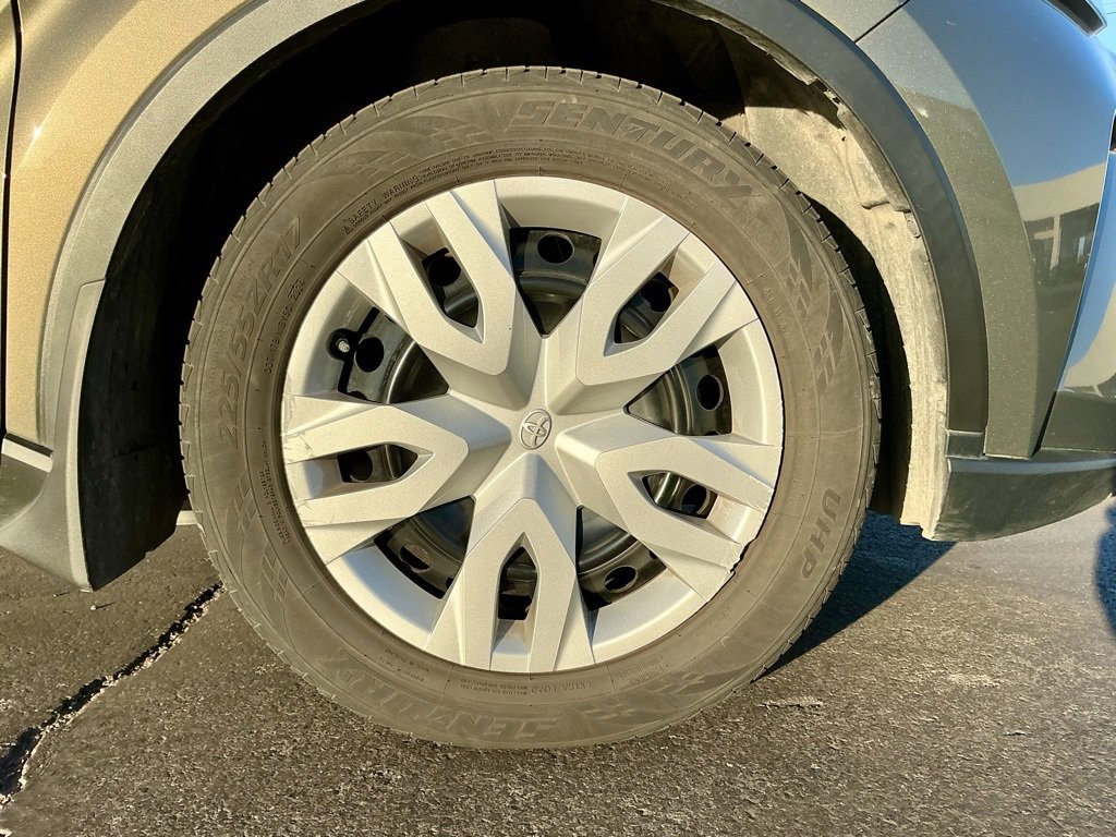 Used 2021 Toyota C-HR LE image 20