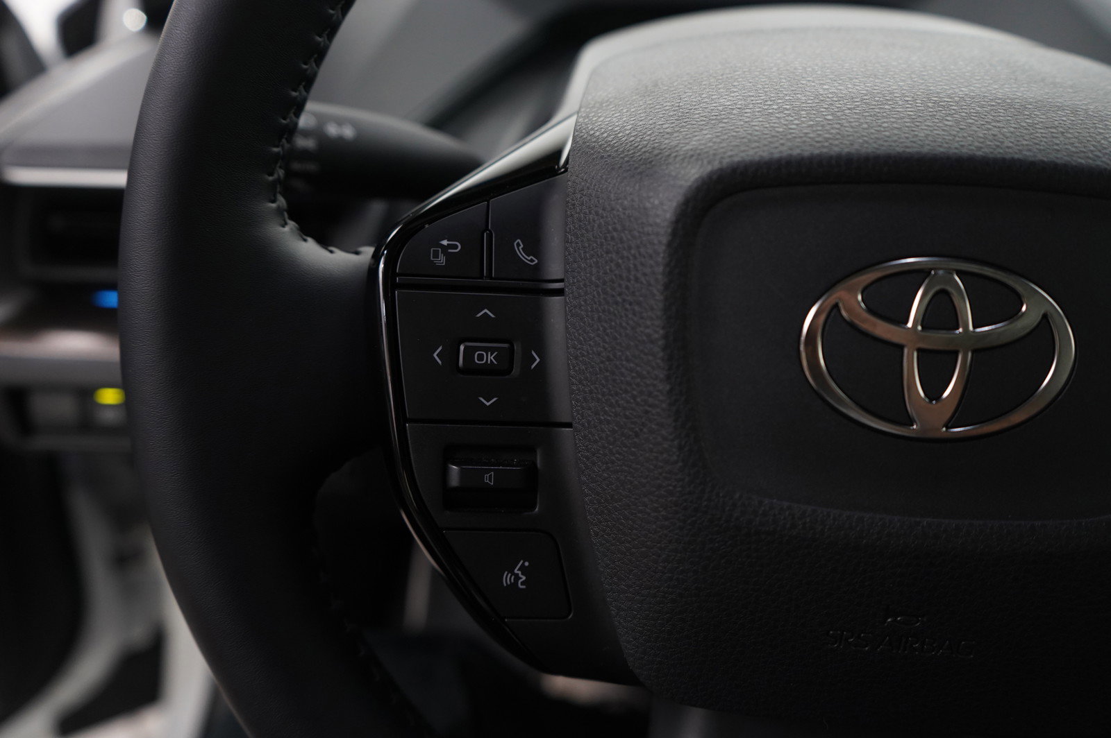 Used 2025 Toyota Prius XLE image 19