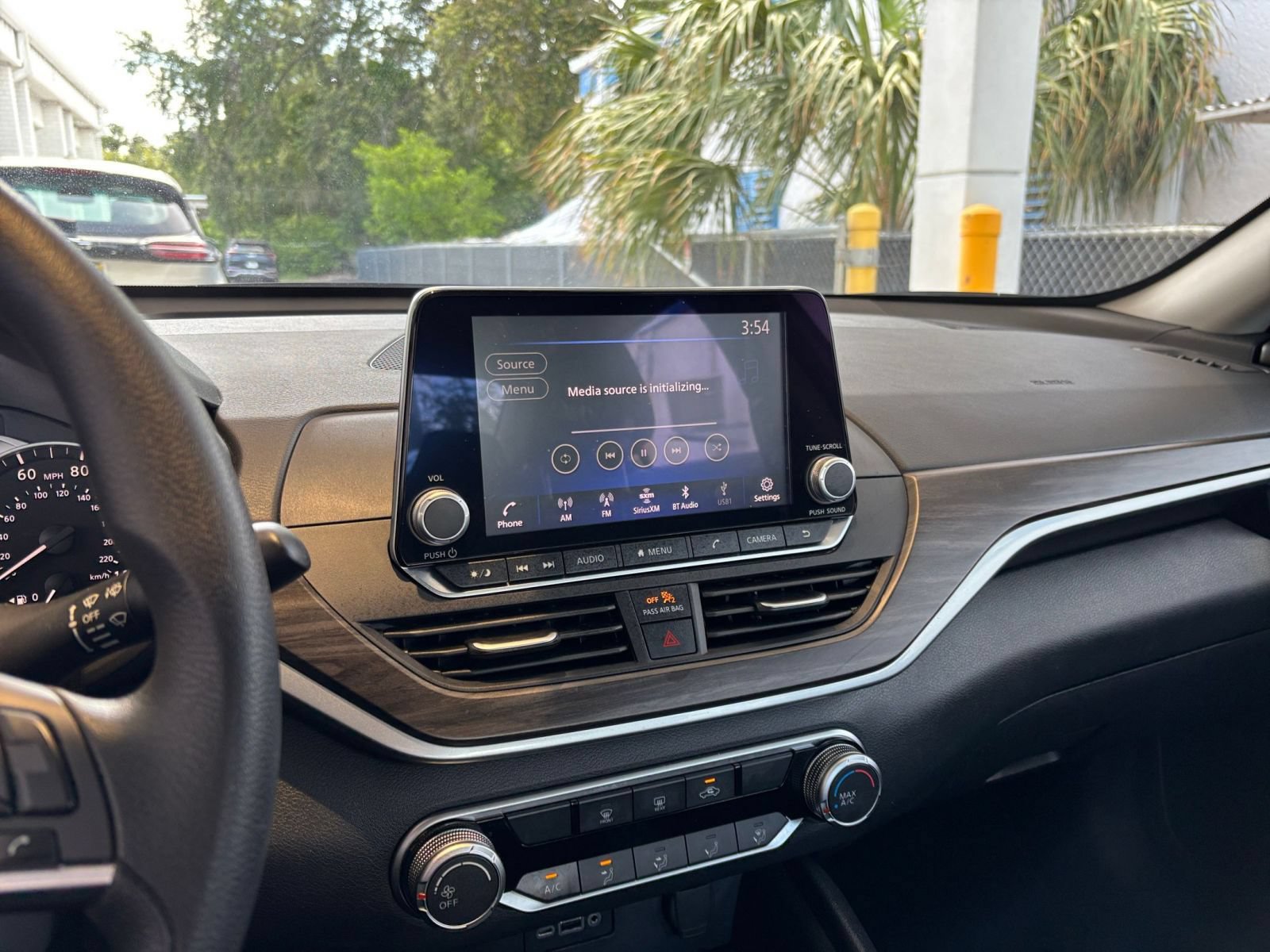 Used 2025 Nissan Altima 2.5 SV FWD image 17
