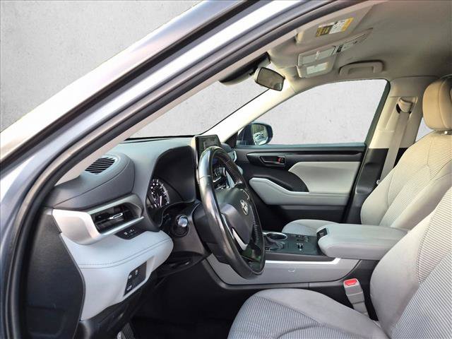 Used 2023 Toyota Highlander LE FWD image 14