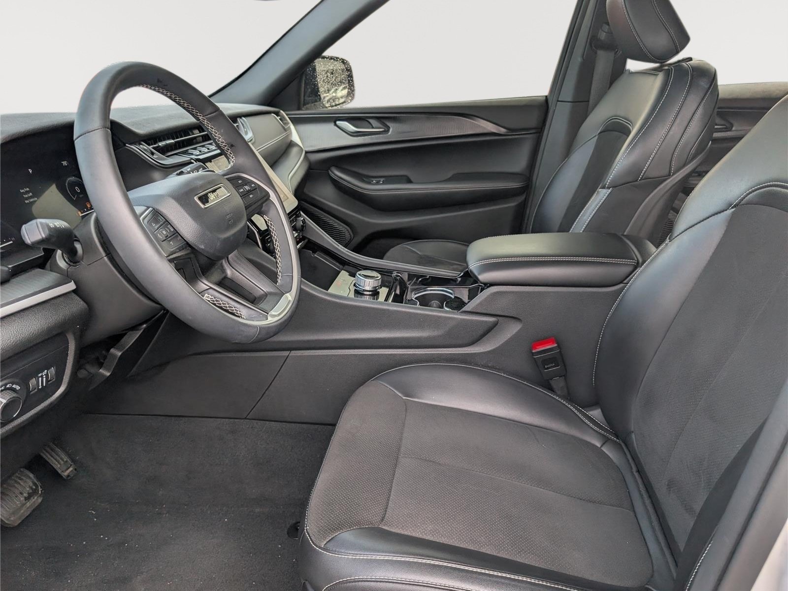 Used 2023 Jeep Grand Cherokee Altitude AWD/4WD image 15