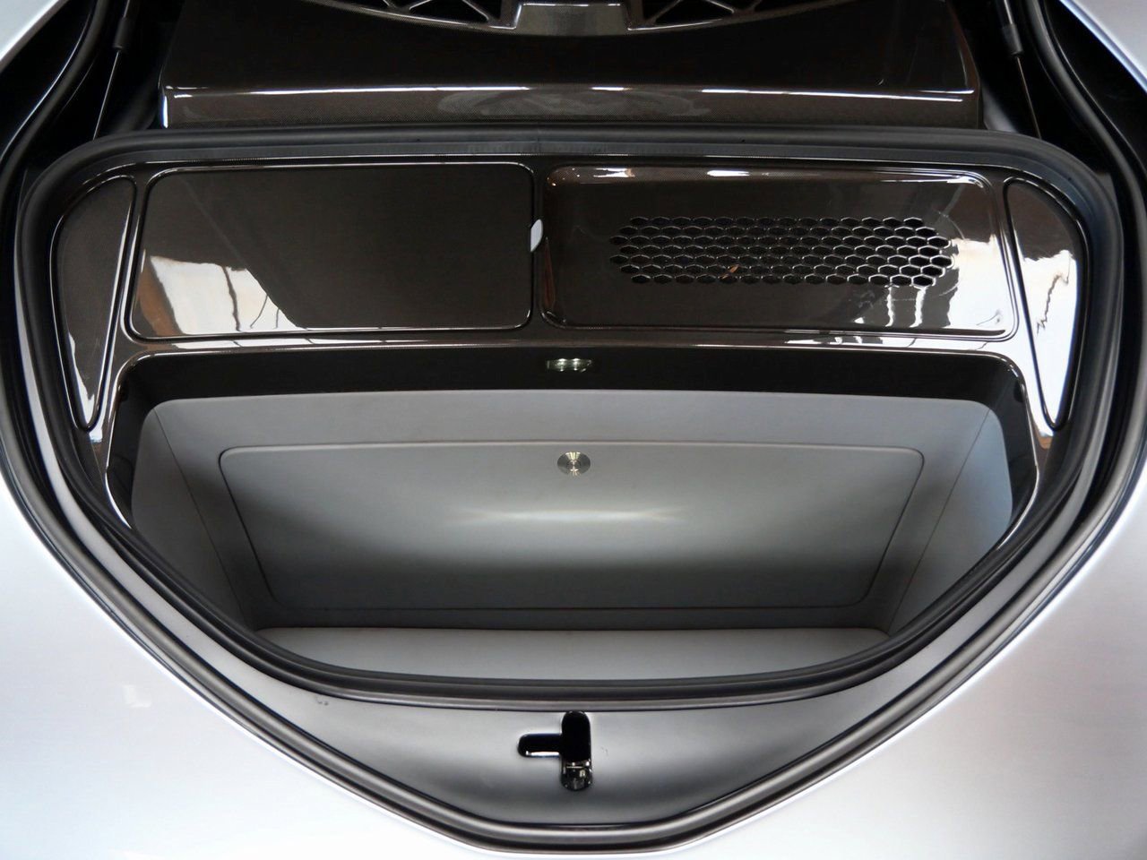 Used 2020 McLaren Speedtail RWD image 26