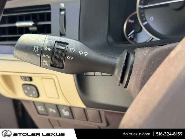 Used 2016 Lexus ES 350 w/ Luxury Package w/Wood Trim FWD image 28