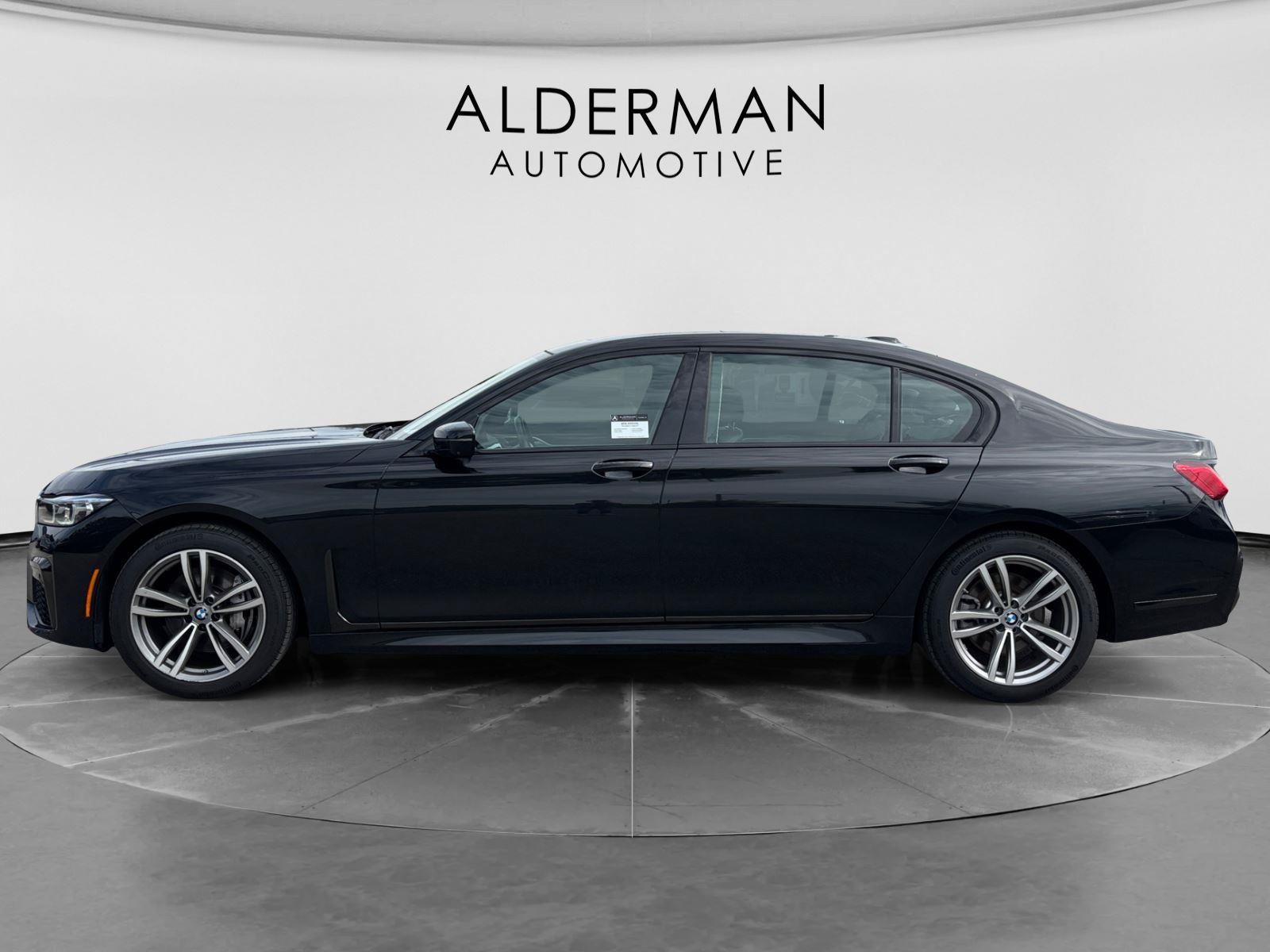 Used 2022 BMW 740i xDrive w/ M Sport Package AWD/4WD image 2