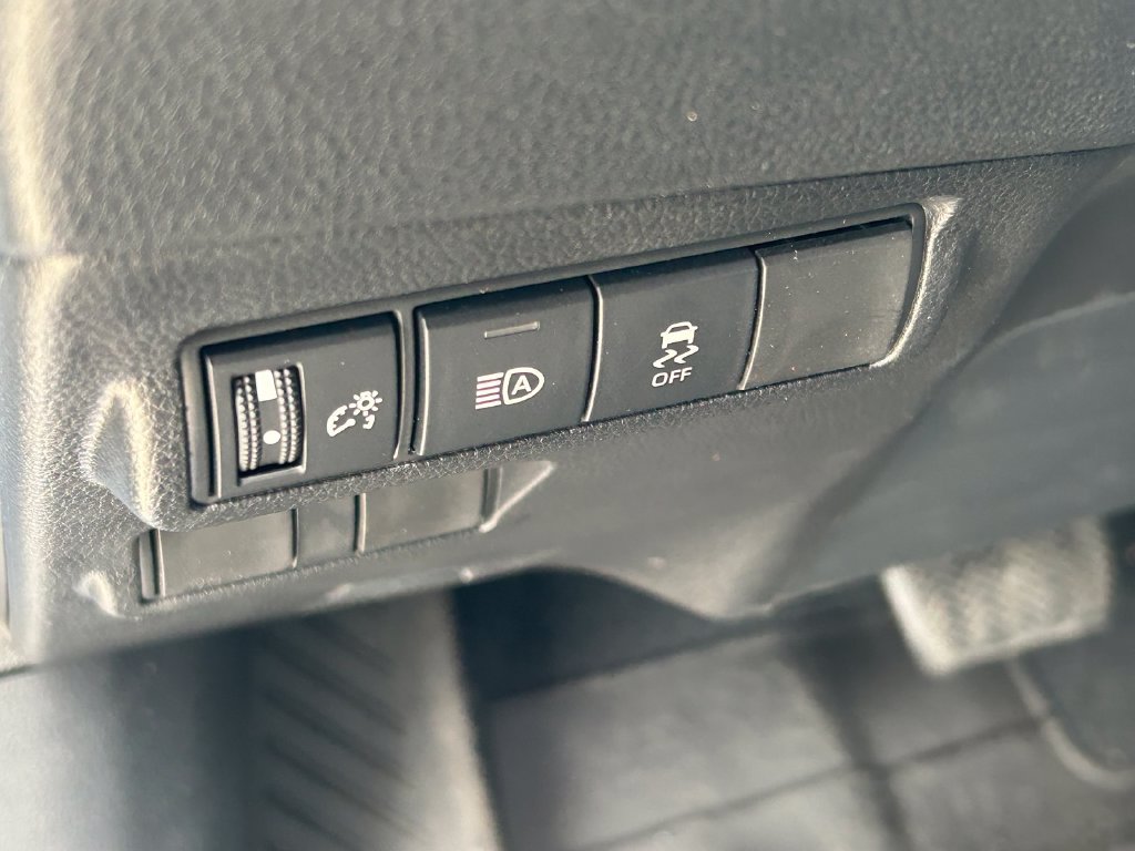 Used 2026 Toyota Corolla Cross LE FWD image 23