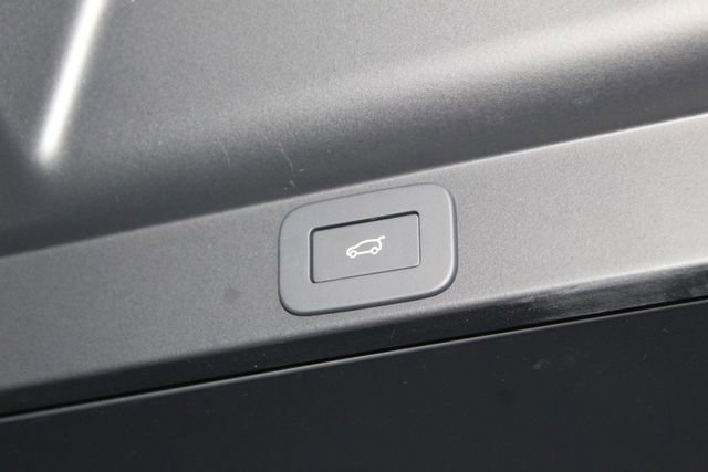 New 2026 Land Rover Range Rover Long Wheelbase SE image 13