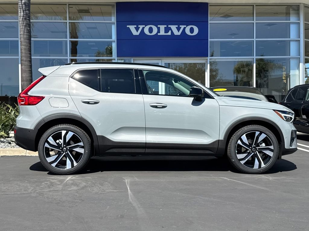 New 2026 Volvo XC40 B5 Ultra w/ Climate Package image 6