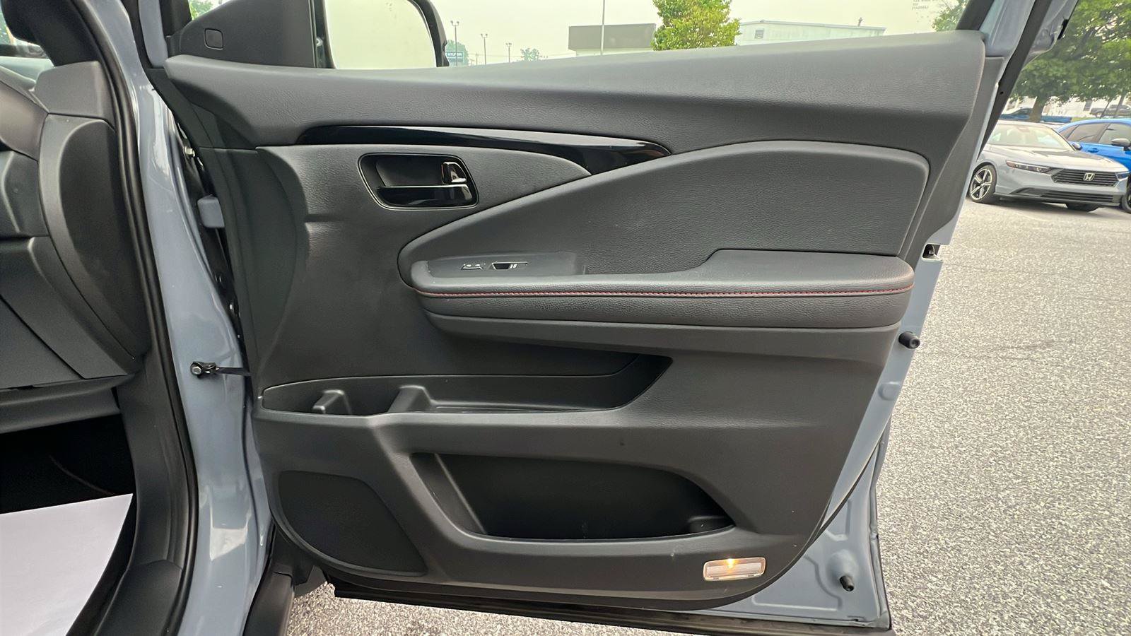 Used 2024 Honda Passport Black Edition image 12