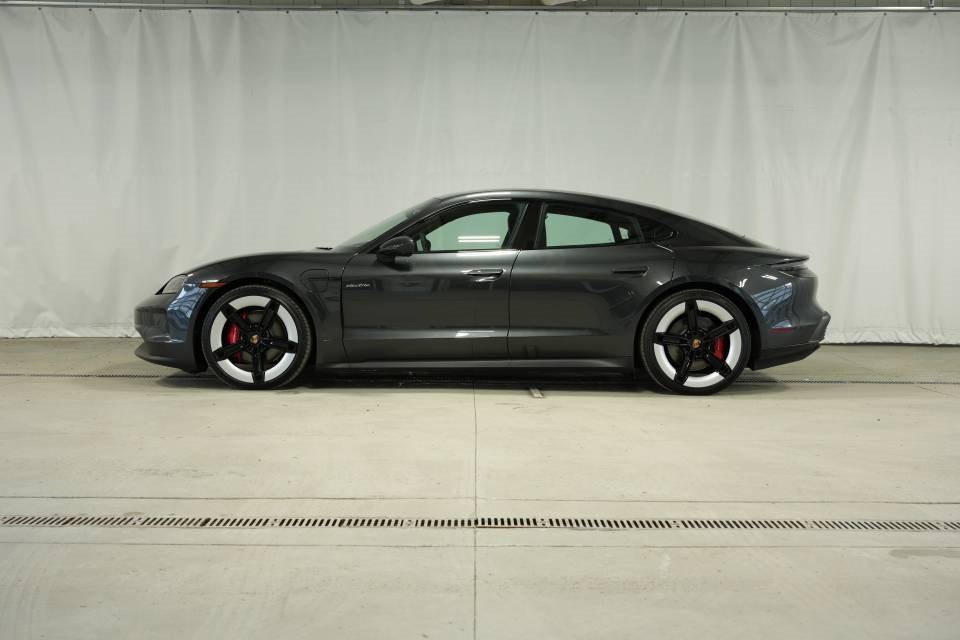 New 2025 Porsche Taycan 4S image 2
