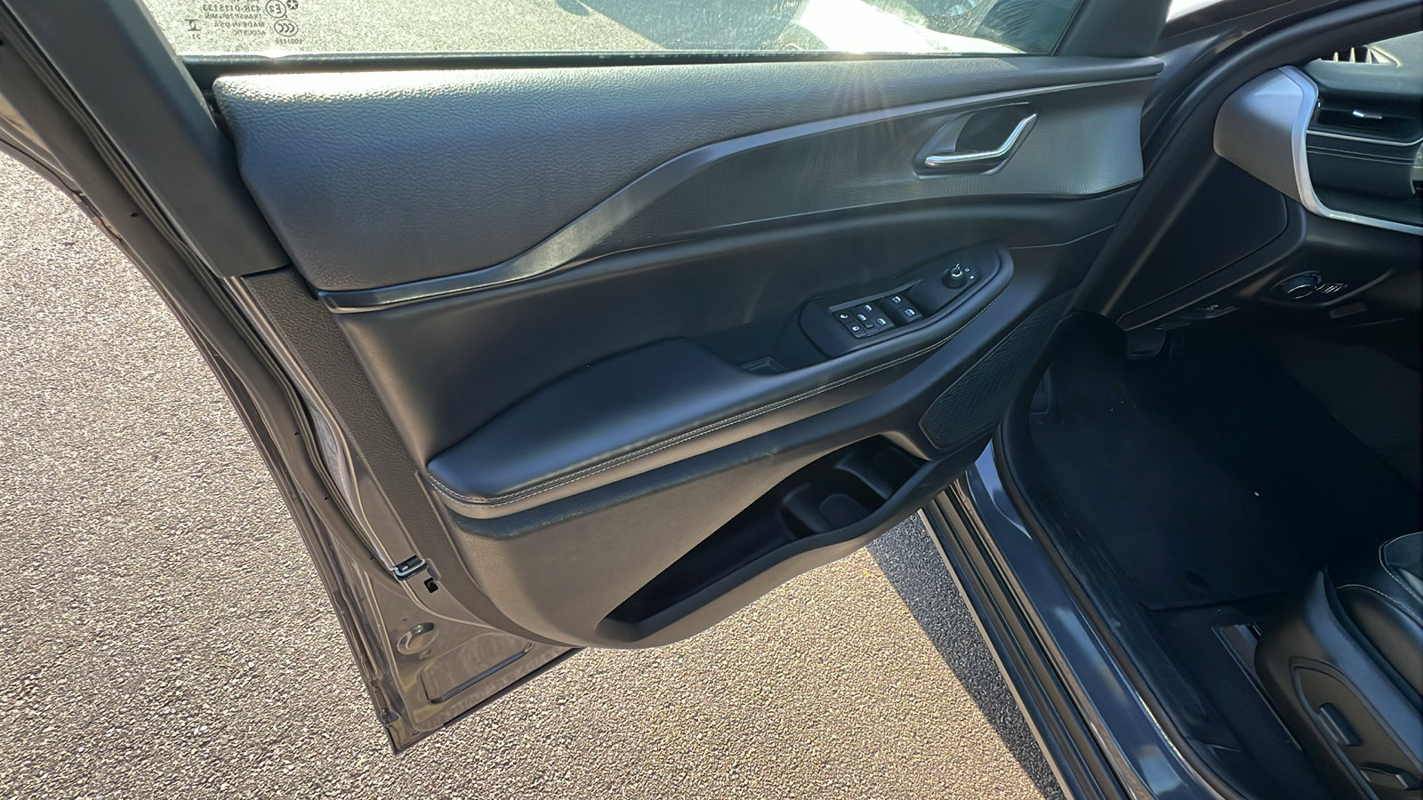 Used 2024 Jeep Grand Cherokee Altitude image 14