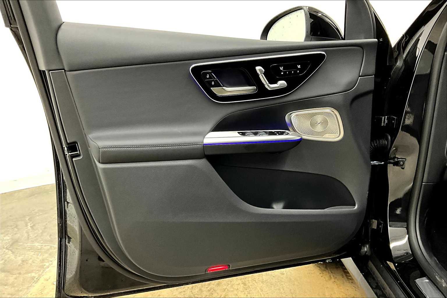 Used 2025 Mercedes-Benz GLC 300 image 10