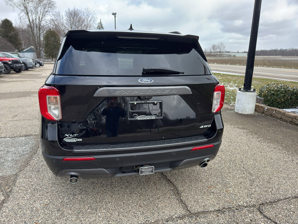 Used 2021 Ford Explorer XLT w/ XLT Sport Appearance Package image 10