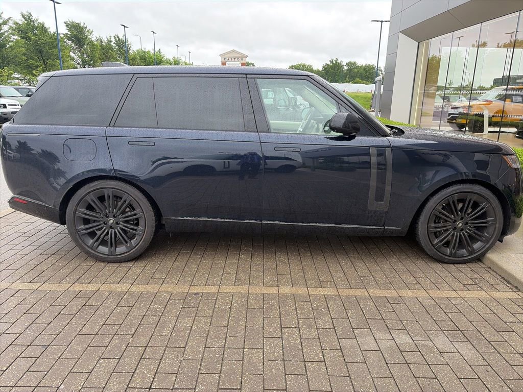 Used 2024 Land Rover Range Rover Long Wheelbase SE AWD/4WD image 4