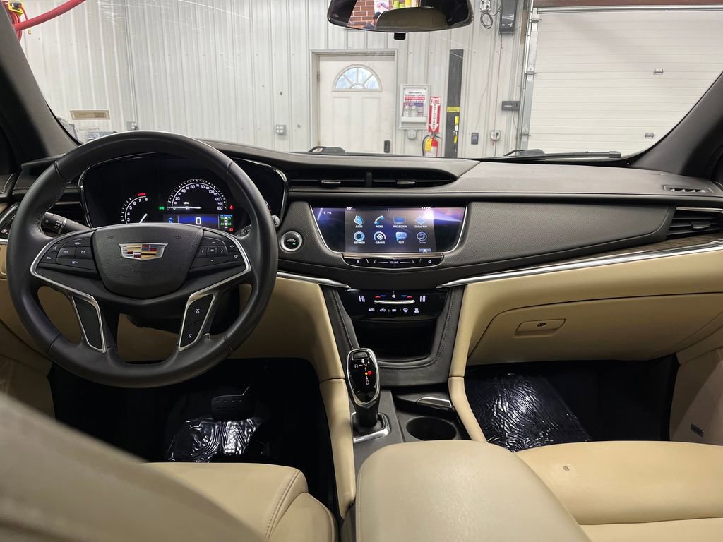 Used 2017 Cadillac XT5 FWD image 16