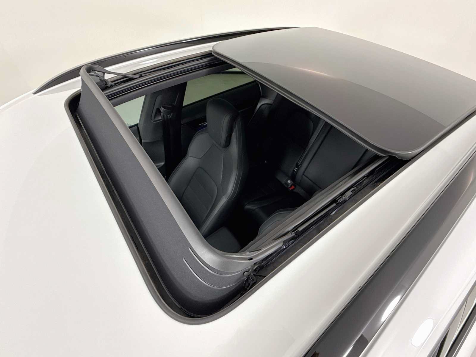 Used 2026 Porsche Macan Electric RWD image 22