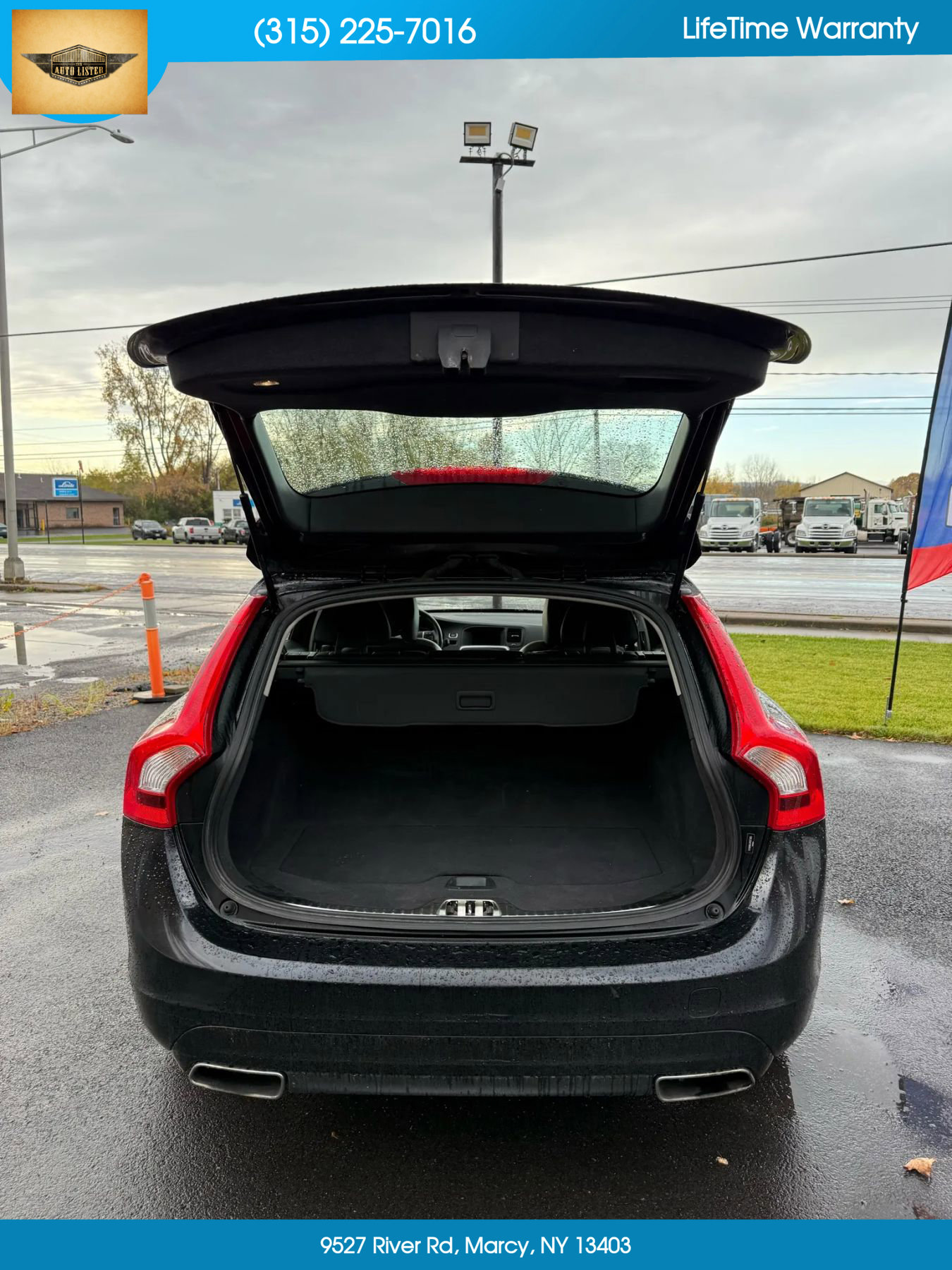 Used 2017 Volvo V60 T5 Premier w/ Convenience Package image 16