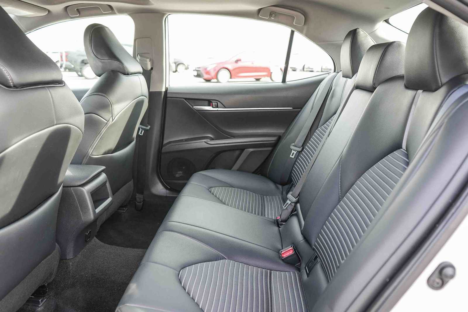 Used 2024 Toyota Camry SE image 18