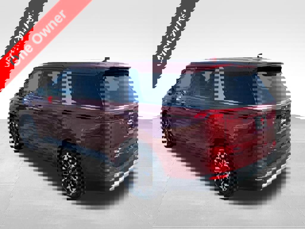 Used 2024 Kia Carnival EX image 3