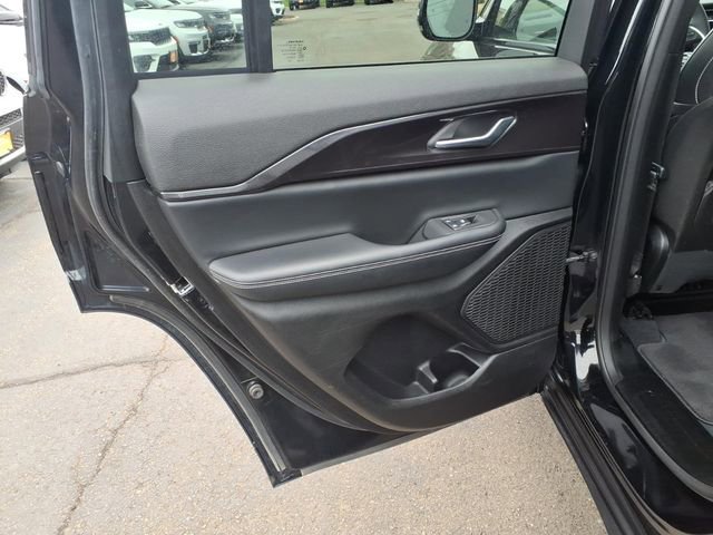 Certified 2023 Jeep Grand Cherokee Altitude AWD/4WD image 13