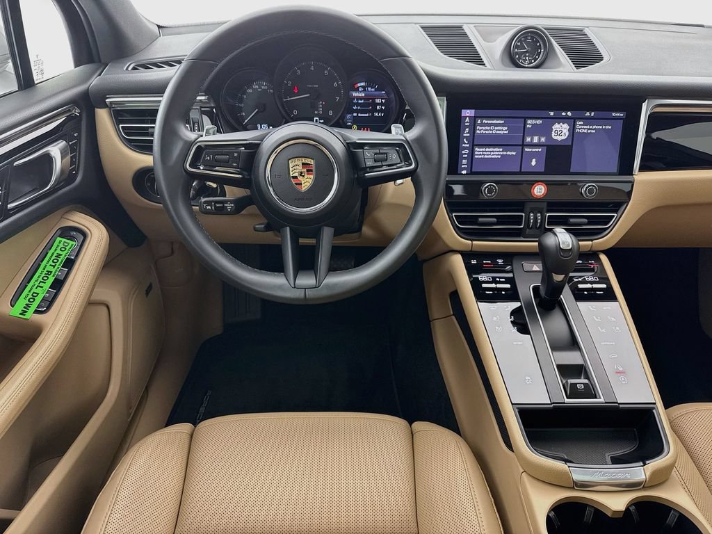 Certified 2025 Porsche Macan AWD/4WD image 25