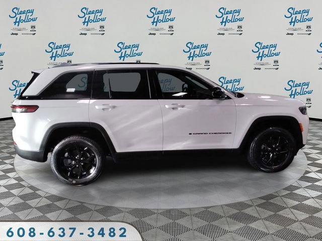 New 2026 Jeep Grand Cherokee Altitude image 4