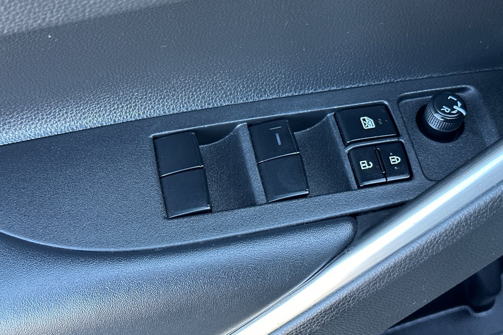 Certified 2022 Toyota Corolla Cross XLE AWD/4WD image 18