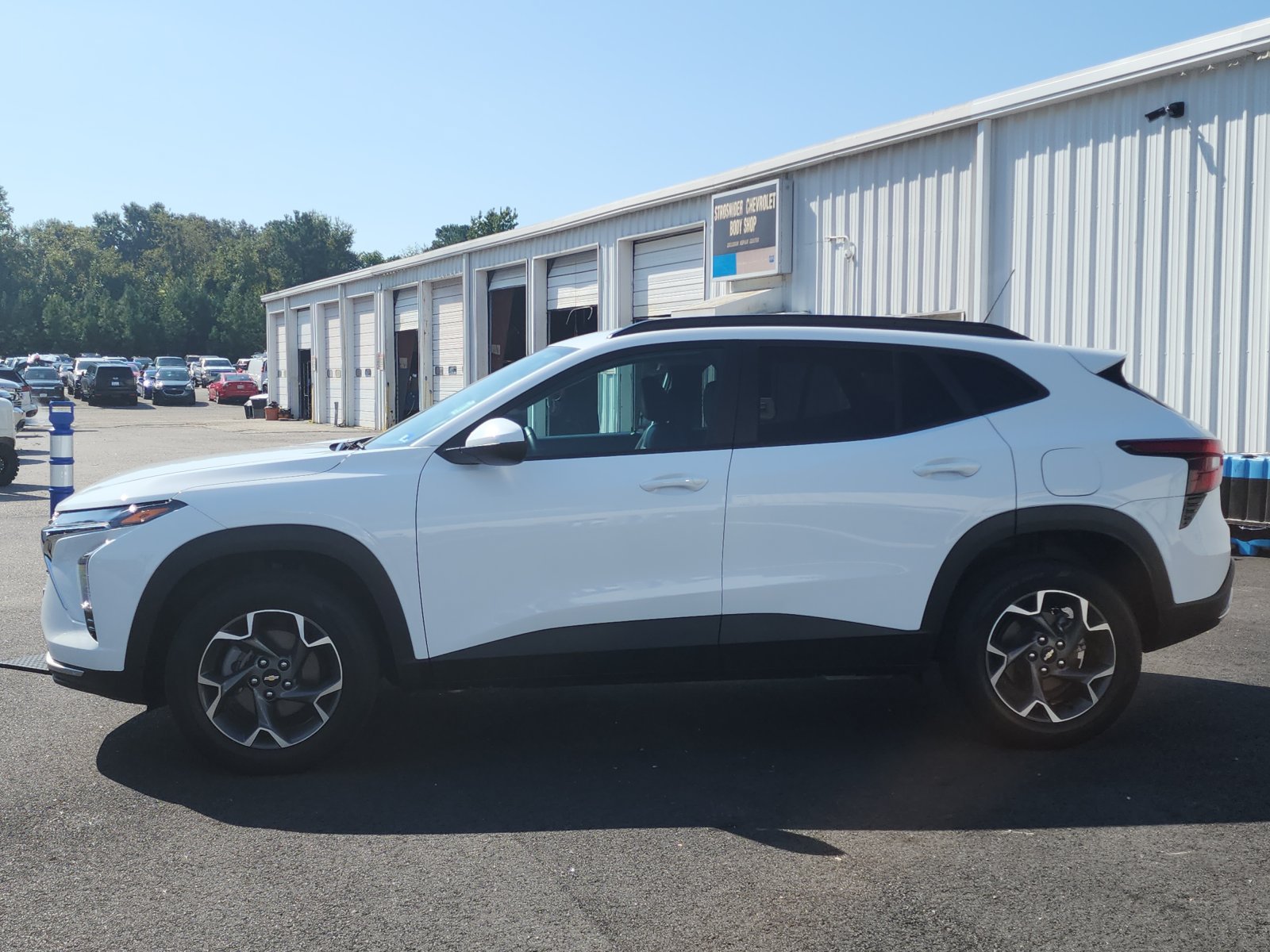 Used 2025 Chevrolet Trax LT w/ Driver Confidence Package FWD image 2