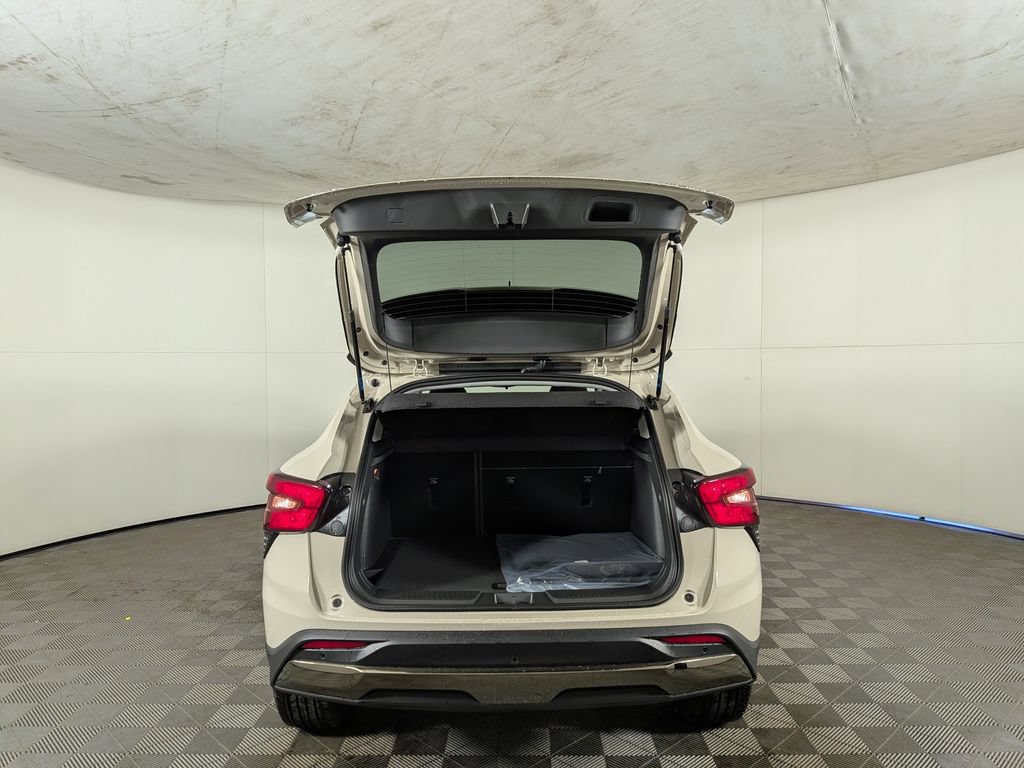 Used 2026 Chevrolet Trax ACTIV w/ Driver Confidence Package FWD image 9