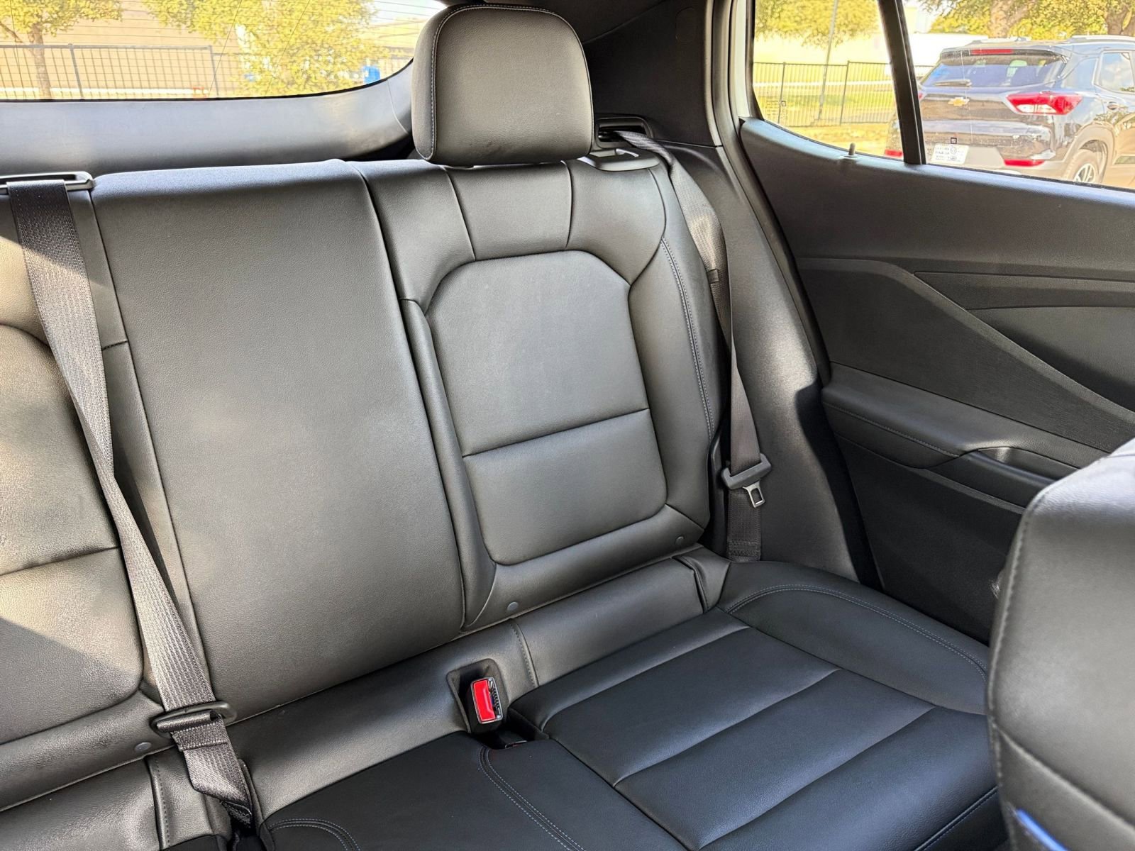 Used 2025 Buick Envista Sport Touring image 37