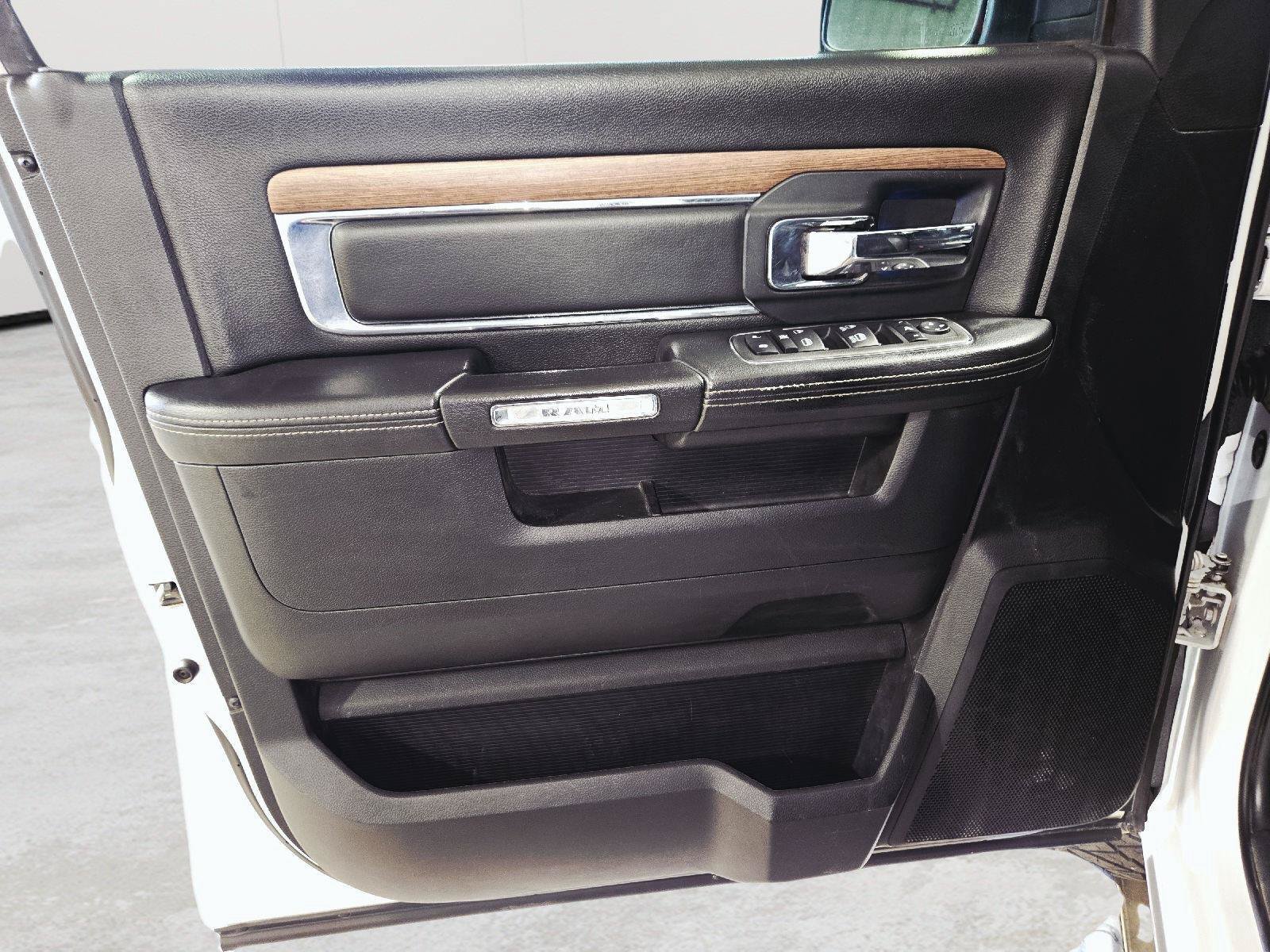 Used 2016 RAM 1500 Laramie w/ Convenience Group AWD/4WD image 19