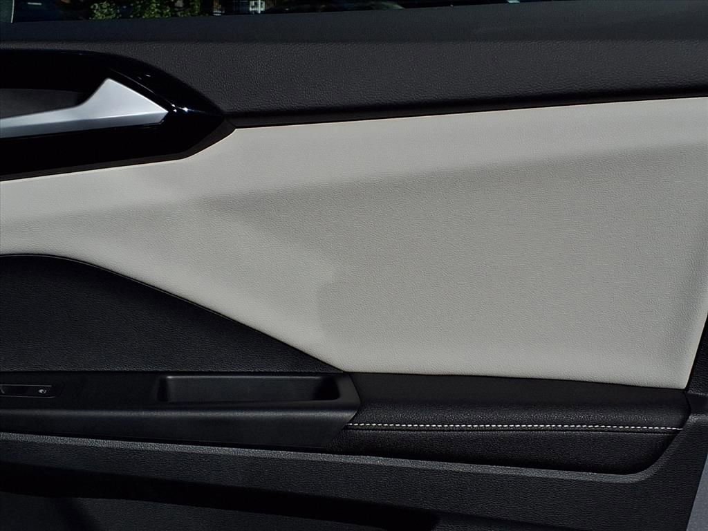 Certified 2025 Volkswagen Taos S image 27