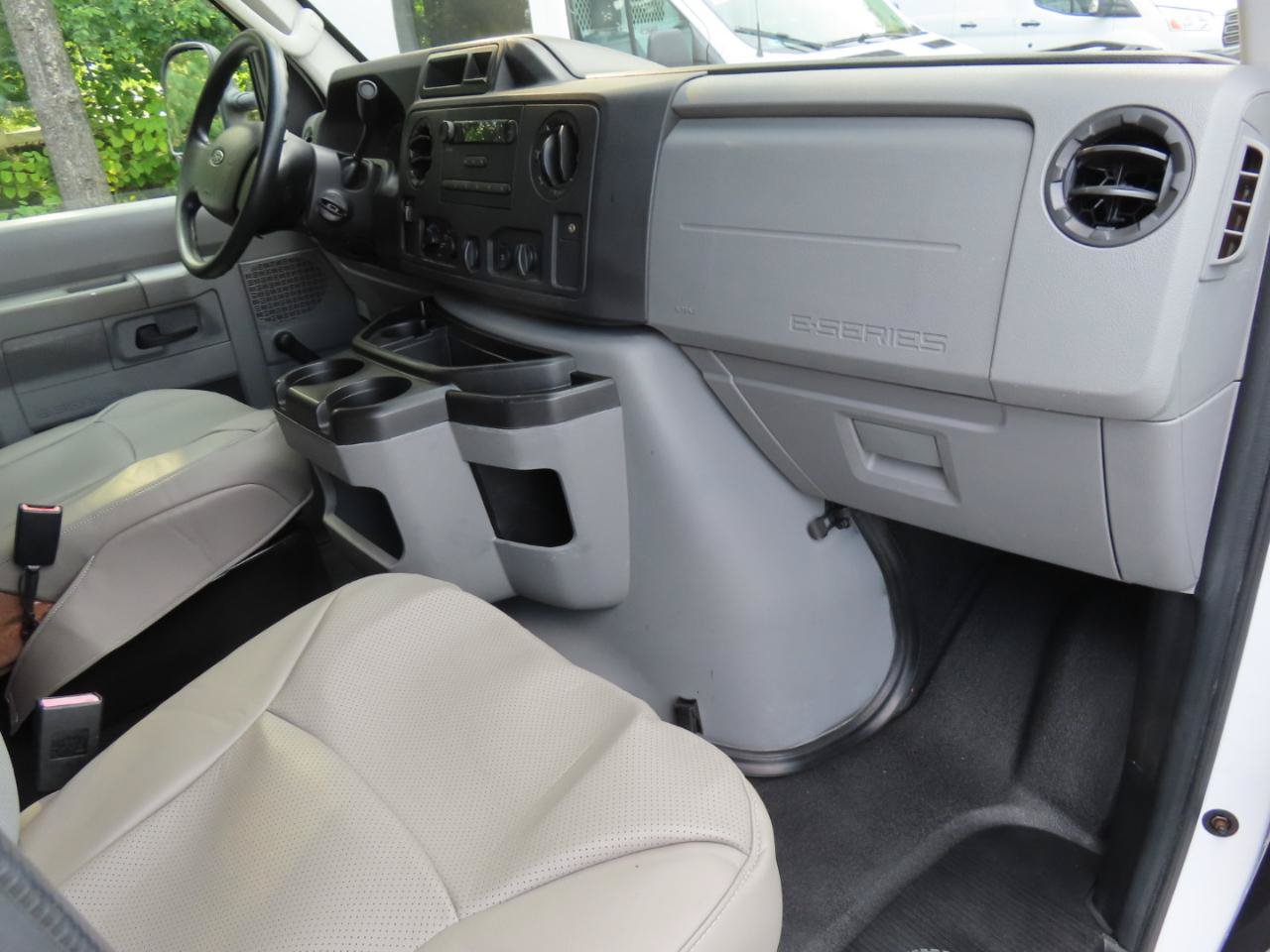 Used 2014 Ford E-150 and Econoline 150 RWD image 17